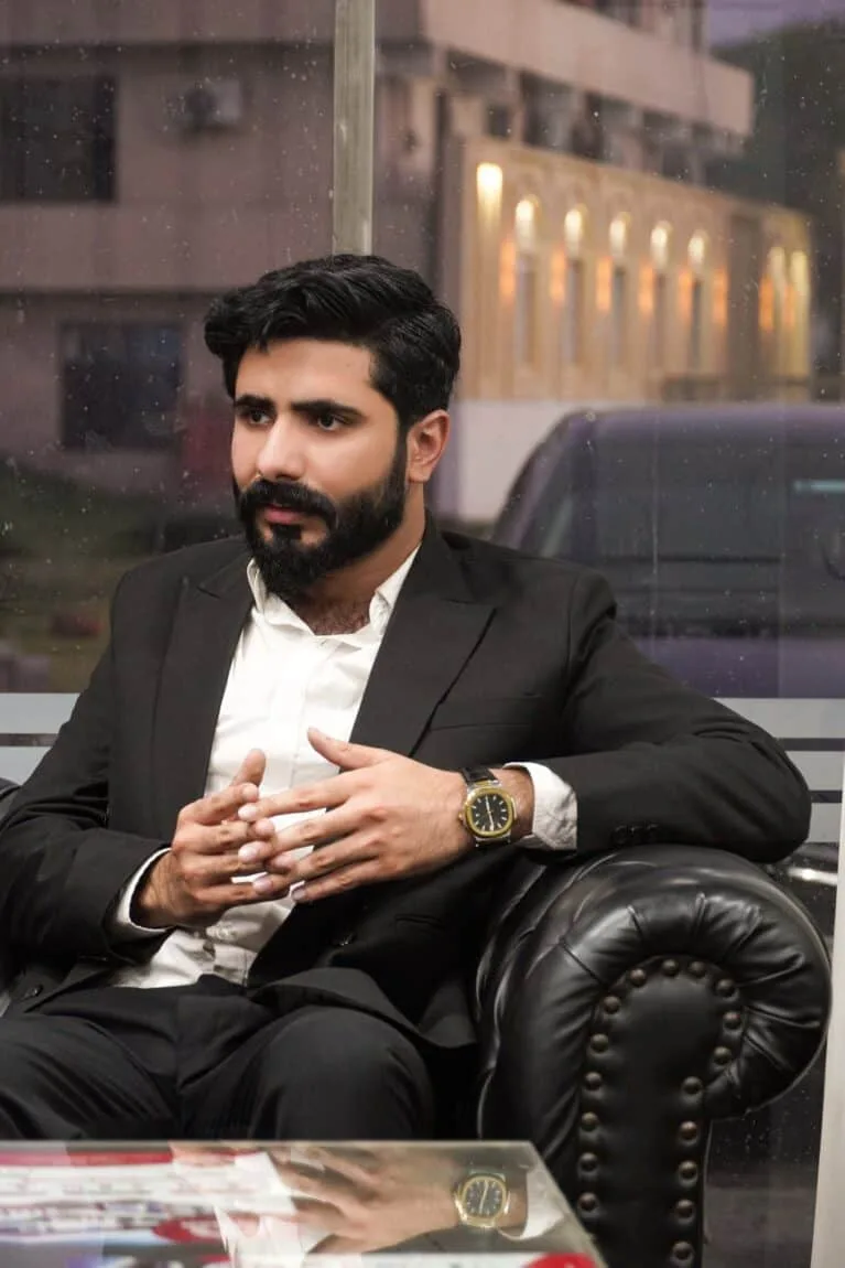Evosphere instructor reviewing a live ad campaign Best Shopify Course in Pakistan
